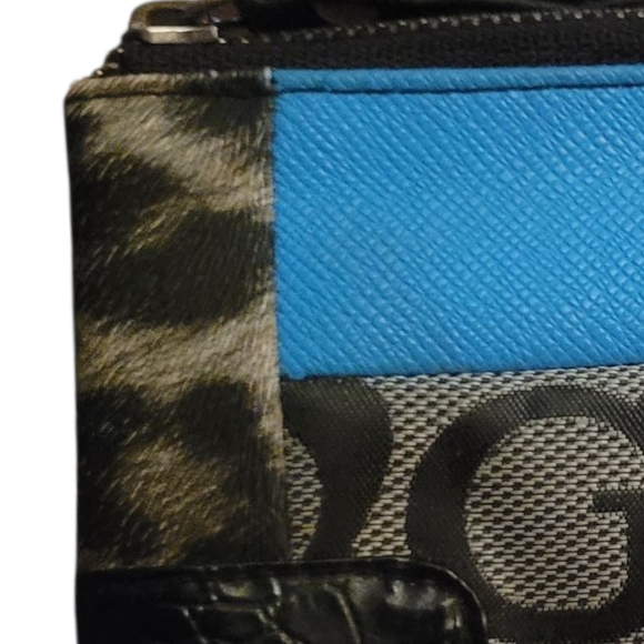 ✨Guess Multicolor Patterned Wristlet Ostrich Pink / Fur Leapord - Picture 7 of 7